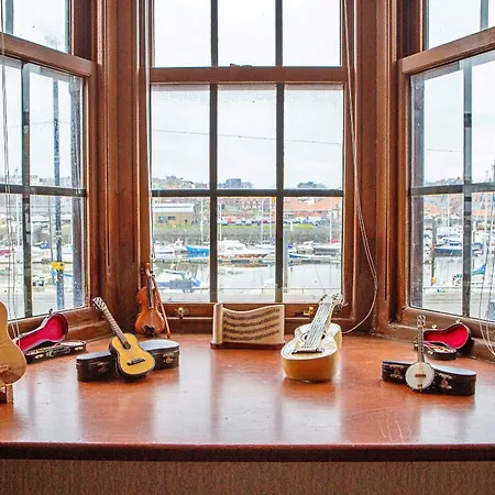 Finest Retreats - Ukulele * Whitby
