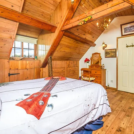 Finest Retreats - Ukulele Whitby