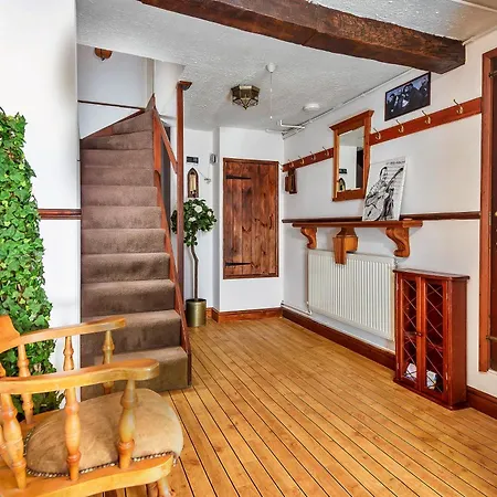 Finest Retreats - Ukulele Уитби