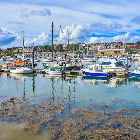 Finest Retreats - Ukulele Whitby