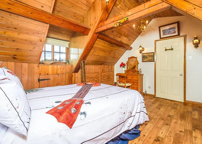 Finest Retreats - Ukulele Whitby